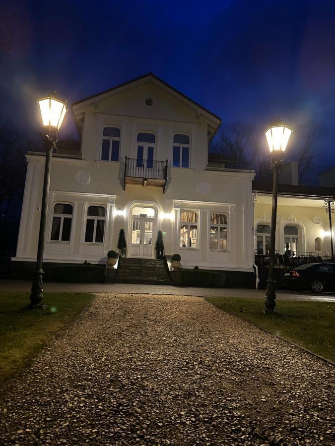 Dwor Na Wolicy Hotel Dębica Kültér fotó