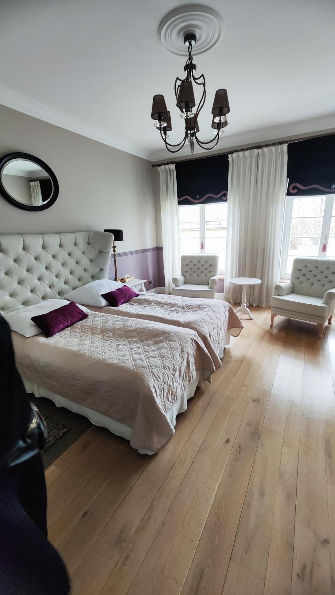 Dwor Na Wolicy Hotel Dębica Kültér fotó