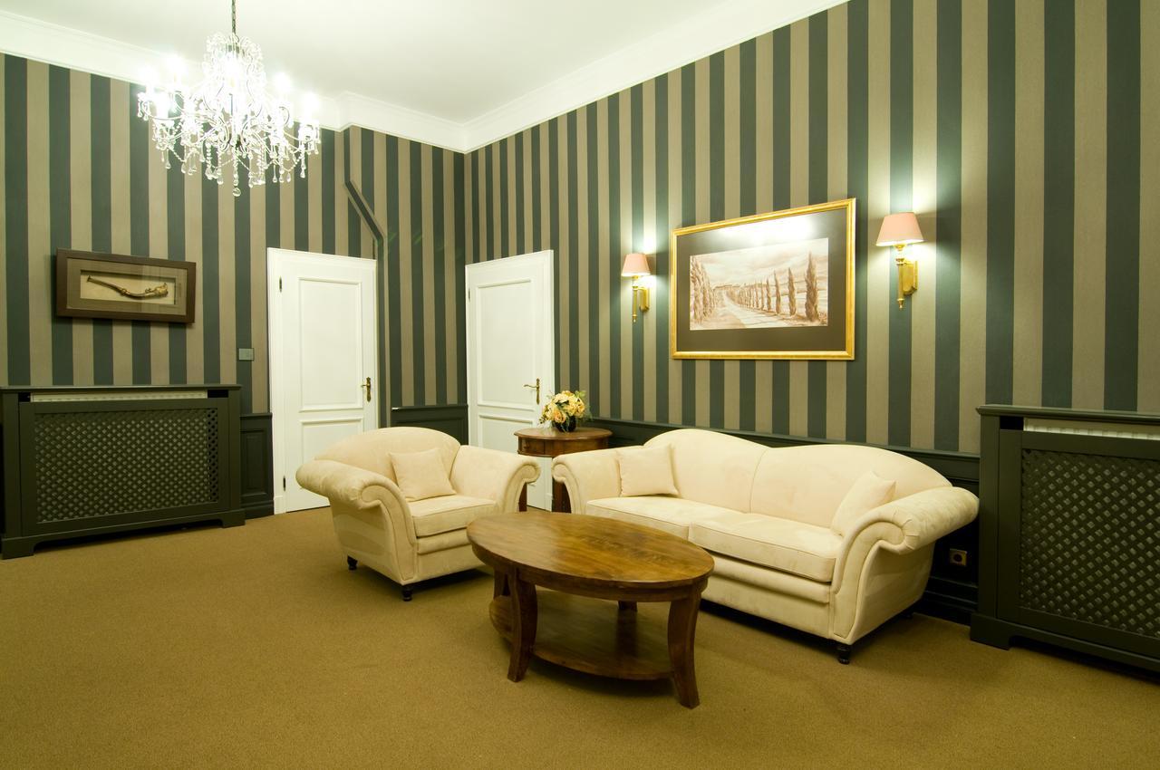 Dwor Na Wolicy Hotel Dębica Kültér fotó